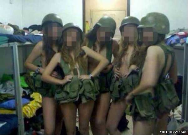 Израильские женщины-военнослужащие устроили обнаженную фотосессию (7 фото)