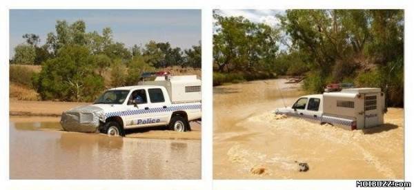 Автомобиль австралийских полицейских утонул в реке (6 фото)