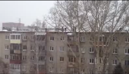 В Барнауле, парень поджег себя и спрыгнул с ппятиэтажного дома.