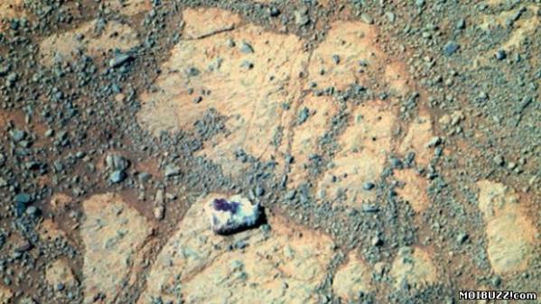 Астрономы пояснили, откуда взялся «блуждающий камень» на Марсе