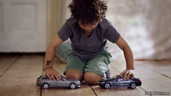 Mercedes-Benz разыграл малышей (фото+видео)
