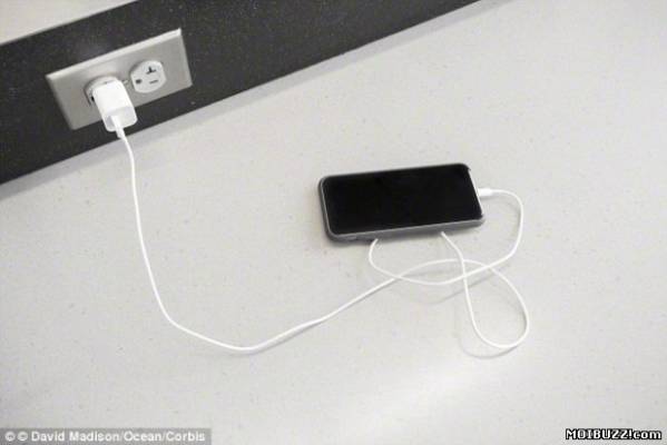 Ученые зарядили смартфон за 30 секунд (3 фото)