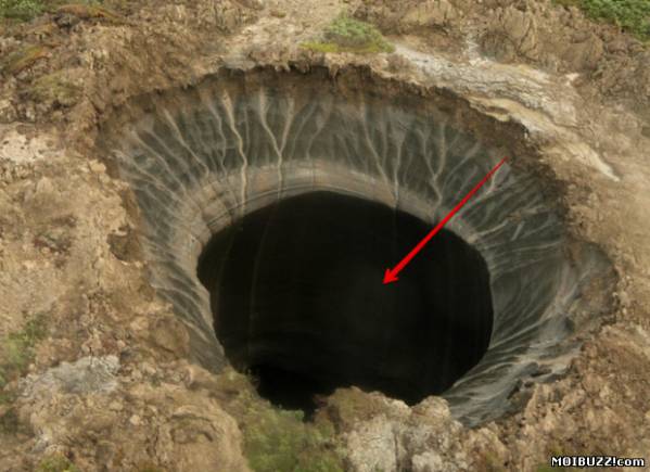 Ученые изучают дно воронки на Ямале (10 фото)