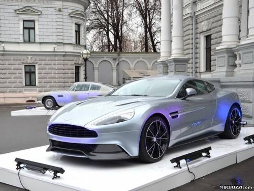 Aston Martin привез в Россию флагманский Vanquish стоимостью 340 тысяч евро.