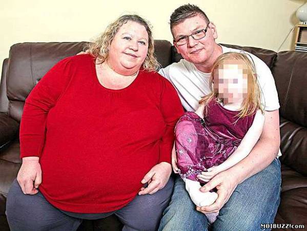 190-килограммовая женщина требует от государства 22 000 долларов на похудение (2 фото)
